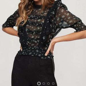 FLORAL BLOUSE WITH FRILL DETAIL IN BLACK